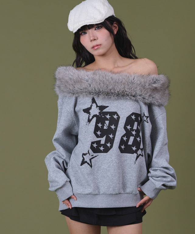 ファーオフショルダースターロゴプルオーバー/杢グレー モデル：160cm F着用