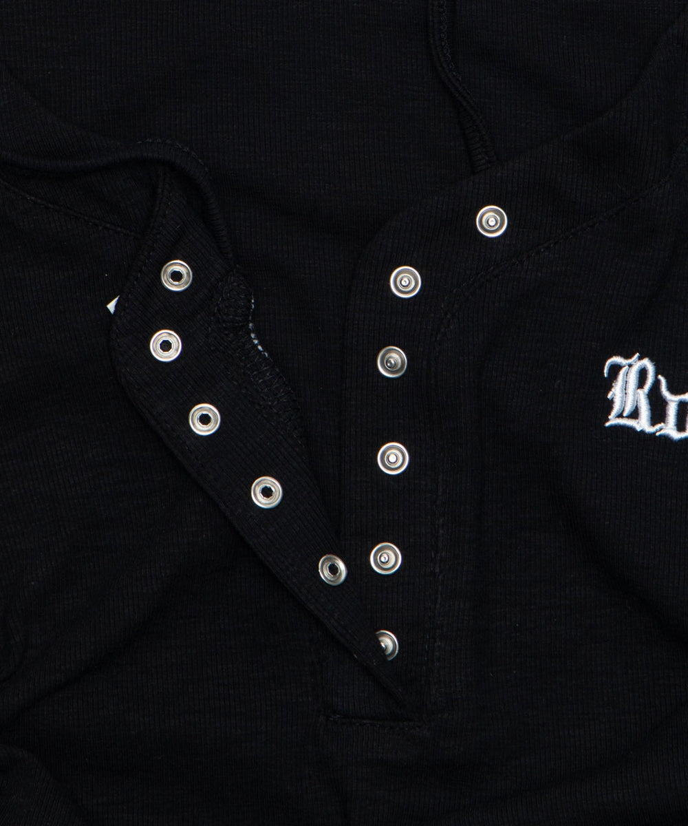 ヘンリーネックロゴ刺繍T