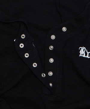 ヘンリーネックロゴ刺繍T