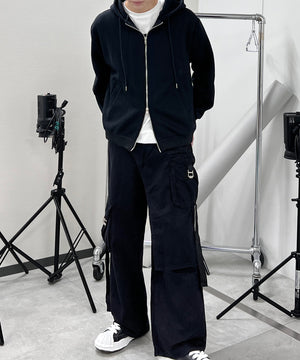 ブラック モデル：178㎝ XL着用