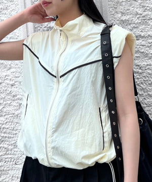 ホワイト モデル：154㎝ FREE着用