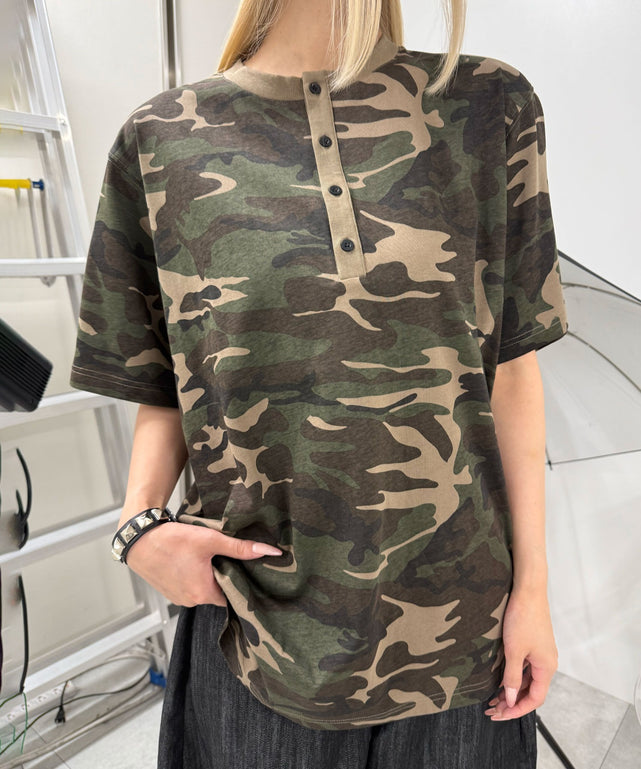 カモフラヘンリーT/カーキ モデル：167㎝ FREE着用