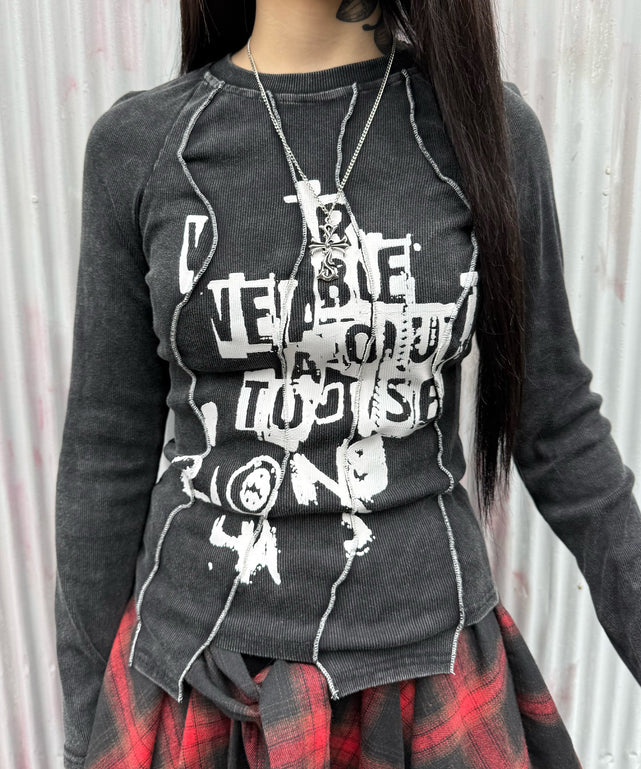 ウェーブスイッチパンクトップ/スミクロ モデル：160㎝ FREE着用