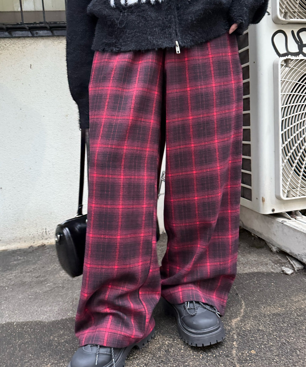 レッド モデル：160㎝ FREE着用