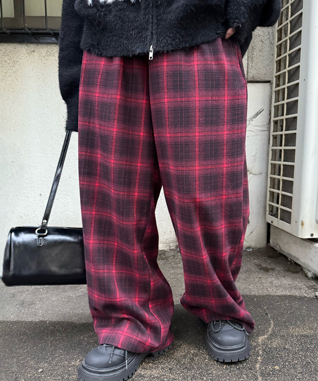 レッド モデル：160㎝ FREE着用