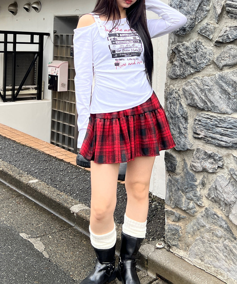 レッド モデル：160㎝ FREE着用