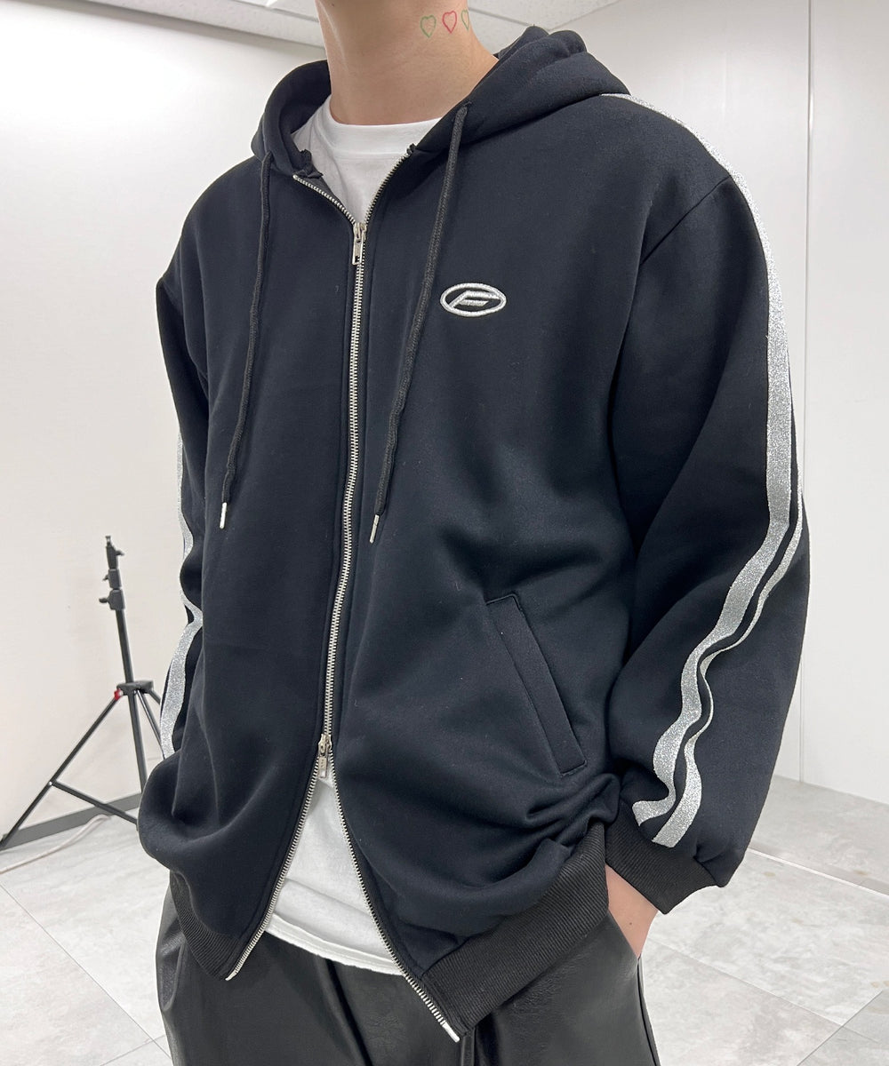 ブラック モデル：178㎝ XL着用