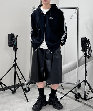 ブラック モデル：178㎝ XL着用