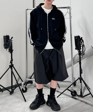 ブラック モデル：178㎝ XL着用