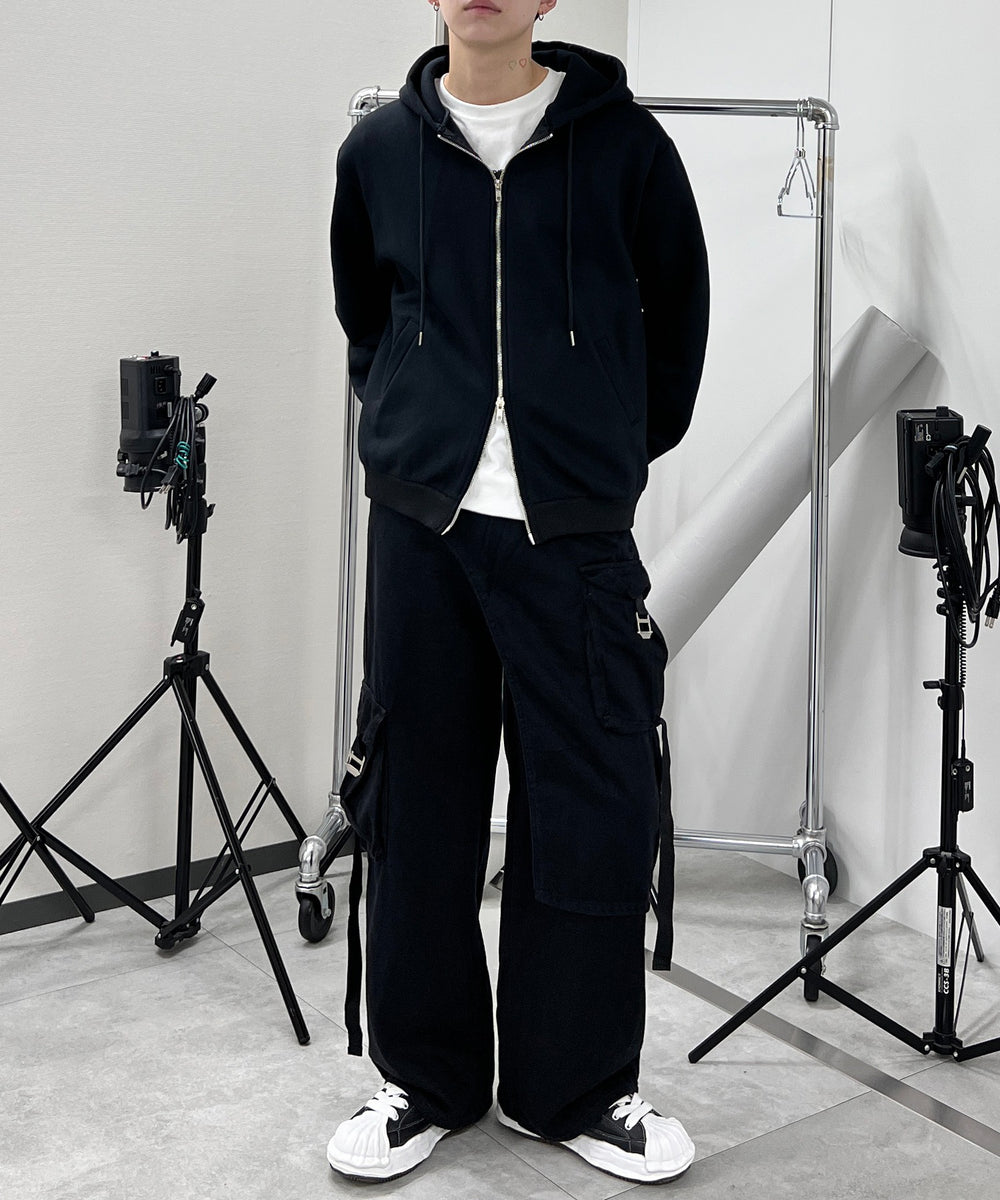 ブラック モデル：178㎝ XL着用