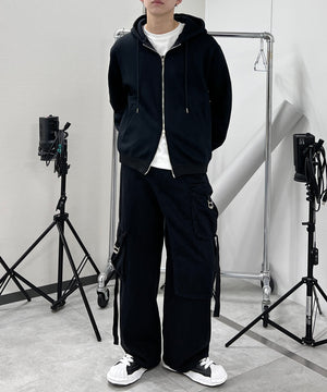 ブラック モデル：178㎝ XL着用