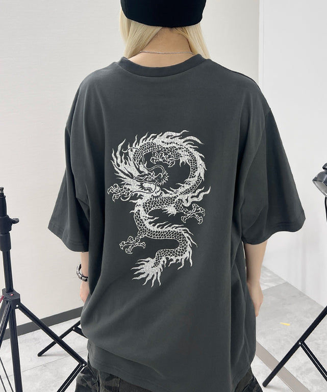 バックドラゴンビッグT/スミクロ モデル：159㎝ FREE着用