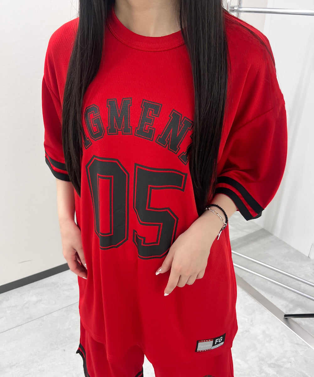 レッド モデル：154㎝ FREE着用