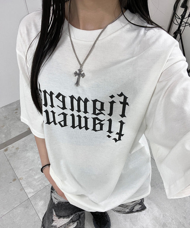 ミラーロゴビッグT/ホワイト モデル：154㎝ FREE着用