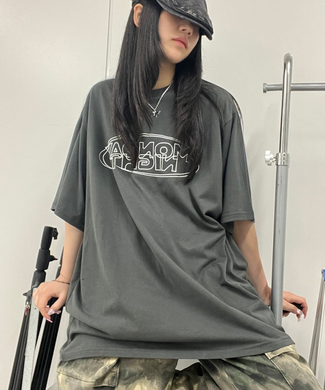 MONDAY NIGHTロゴT/チャコール モデル：154㎝ FREE着用