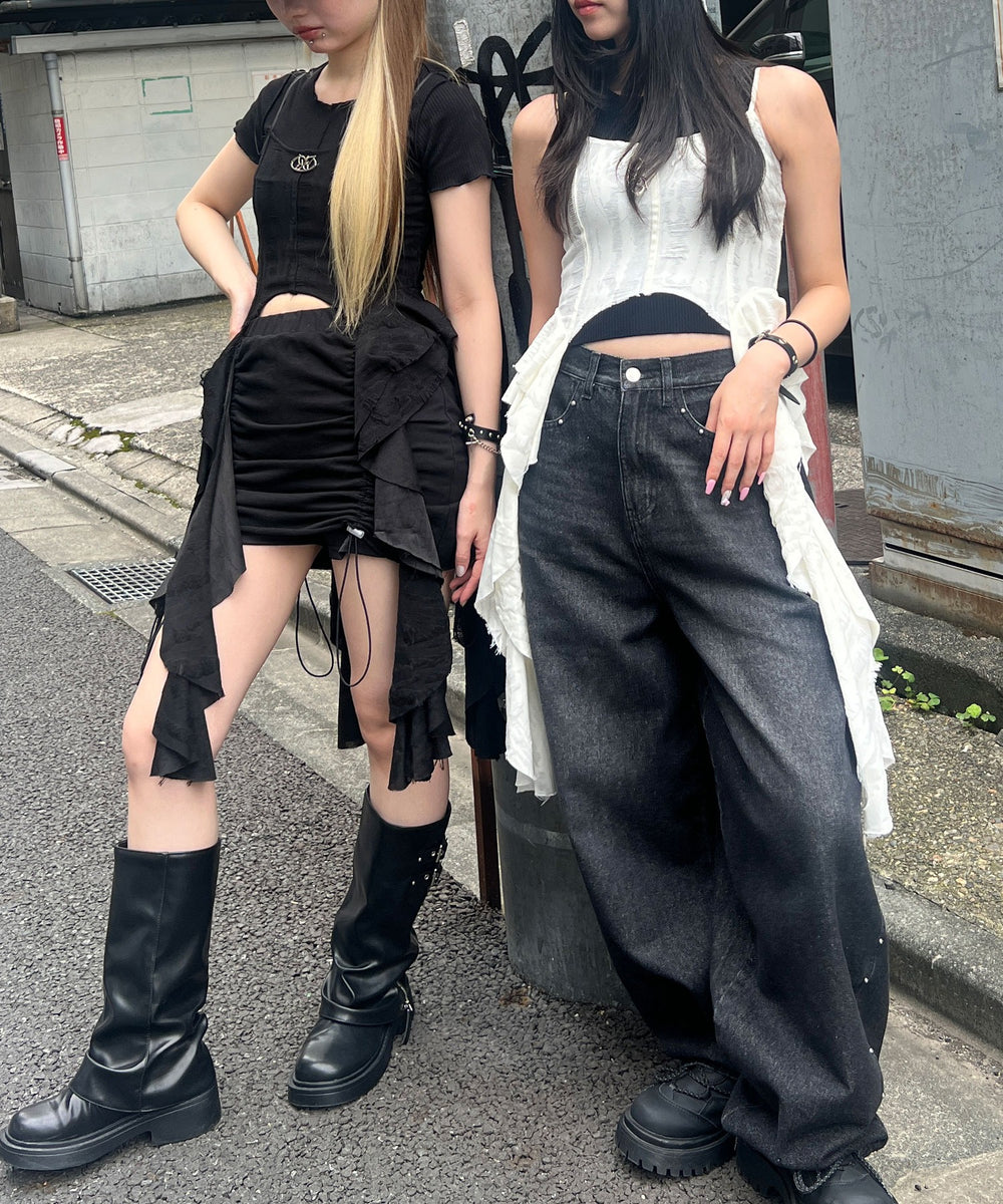 メタルバッジサイドフリルキャミ