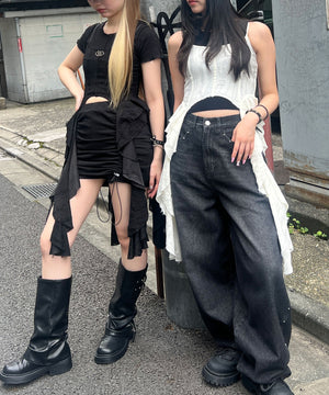 メタルバッジサイドフリルキャミ