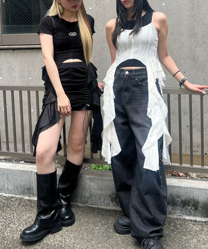 メタルバッジサイドフリルキャミ