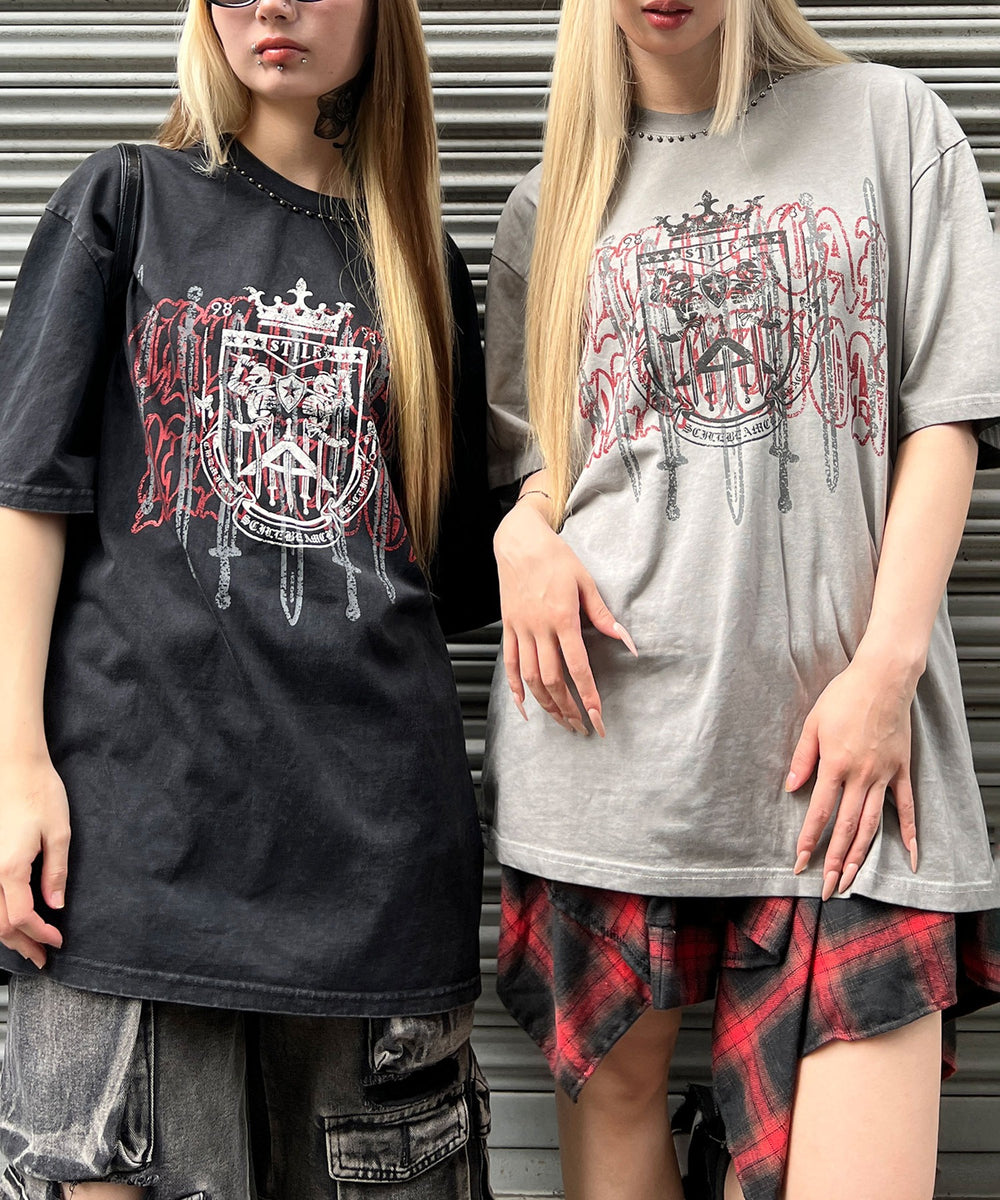 ネックラインスタッズエンブレムT