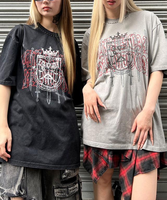 ネックラインスタッズエンブレムT