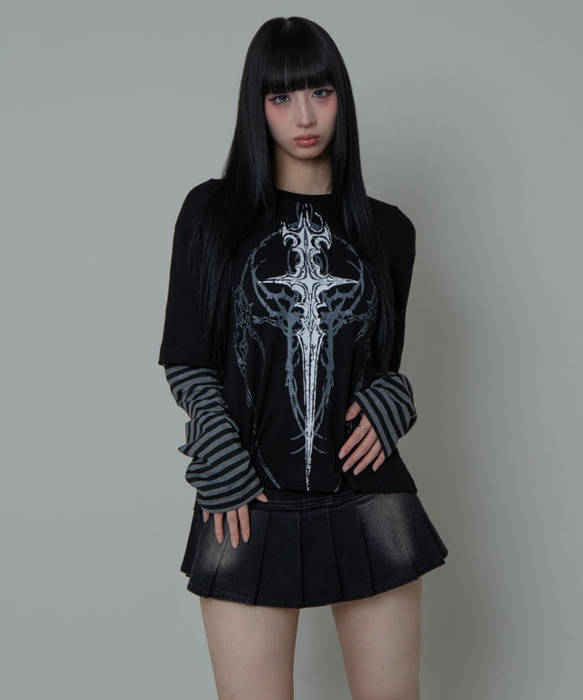 フェイクレイヤードゴシックロゴロンT/ブラック モデル：168㎝ F着用