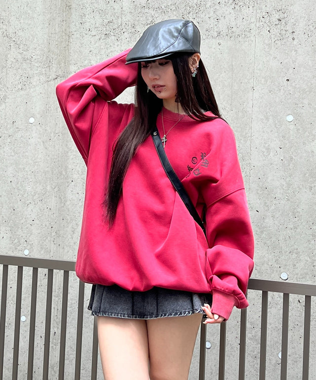 ゴシックロゴスウェット/レッド モデル：160㎝ FREE着用