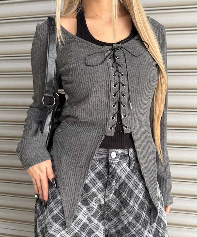 レースアップレイヤードトップ/グレー モデル：167㎝ FREE着用