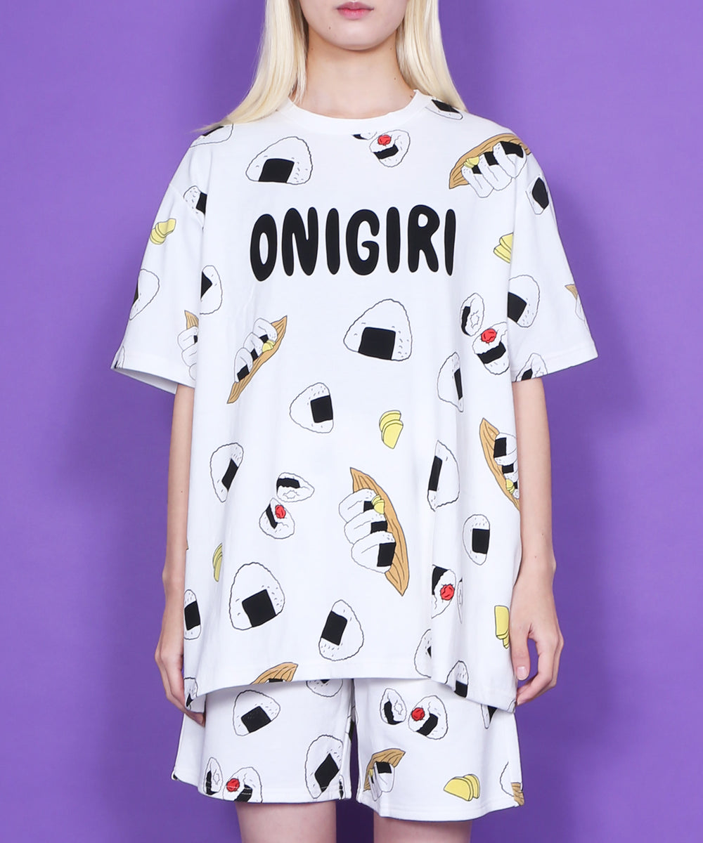 ﾌｰﾄﾞ総柄Tｼｬﾂ