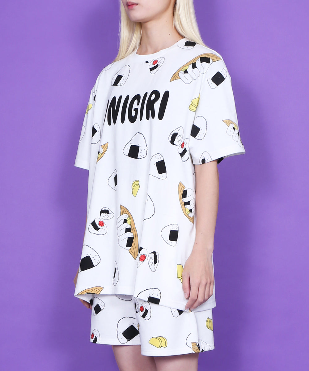 ﾌｰﾄﾞ総柄Tｼｬﾂ