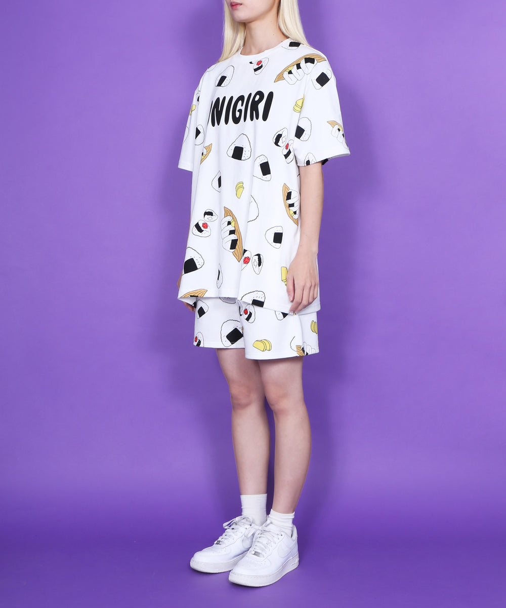 ﾌｰﾄﾞ総柄Tｼｬﾂ