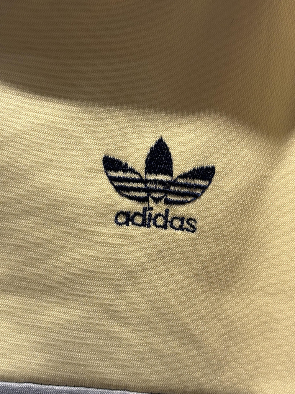 adidas トラックジャケット