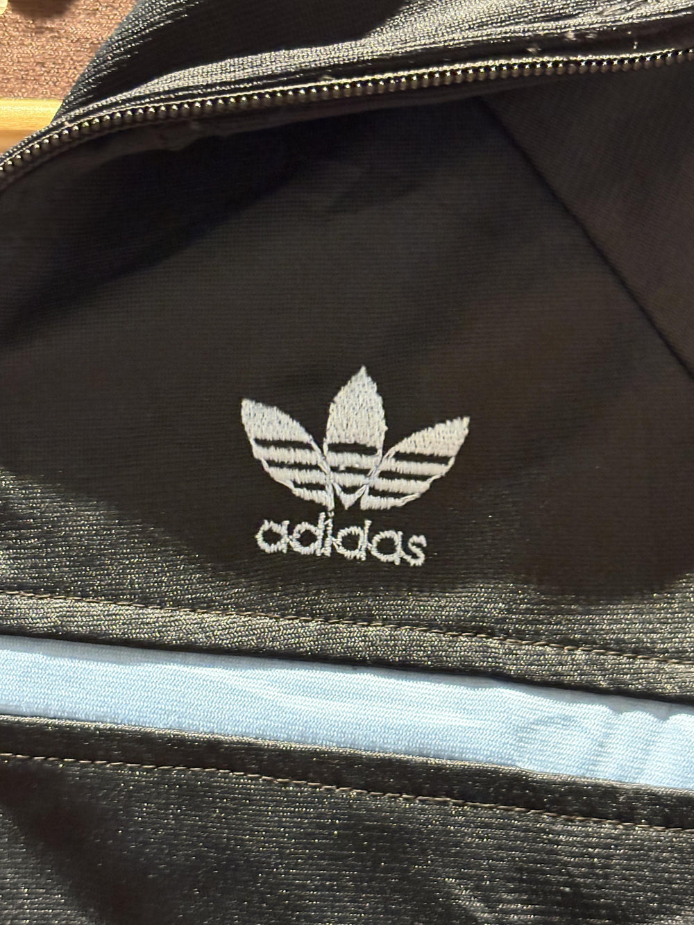 adidas トラックジャケット