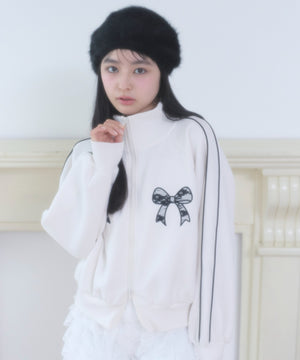 ホワイトアイボリー モデル：160cm F着用