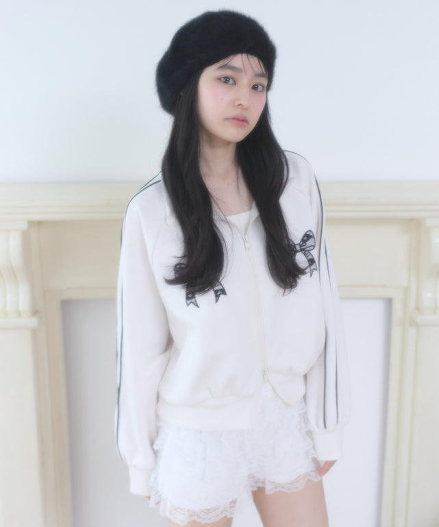 ホワイトアイボリー モデル：160cm F着用