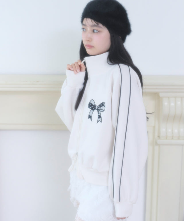 ホワイトアイボリー モデル：160cm F着用