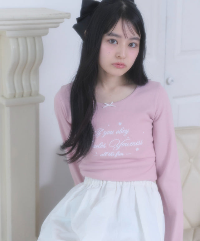 リボン付き刺繡リブロンT/ピンク モデル：160cm F着用