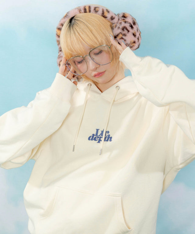 ホワイトアイボリー モデル：154cm M着用