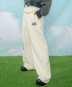 ホワイトアイボリー モデル：154cm M着用