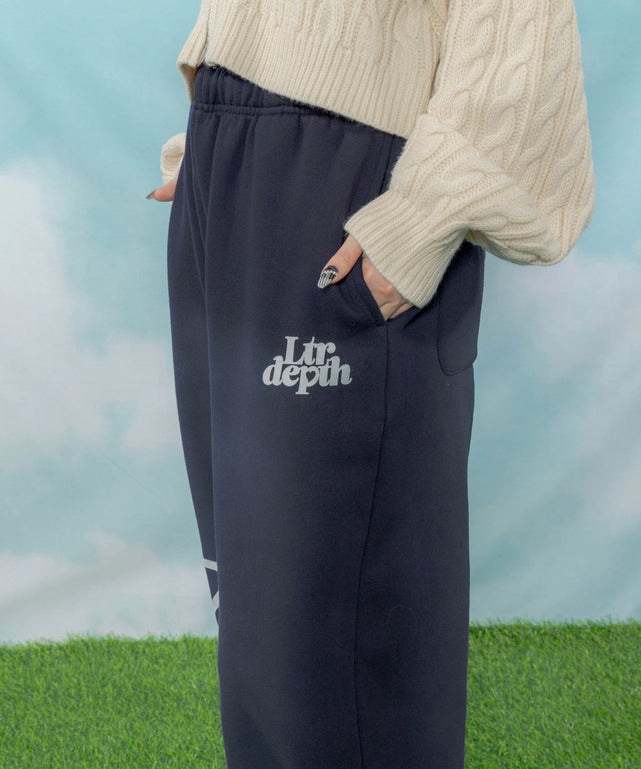 ネイビー モデル：154cm M着用