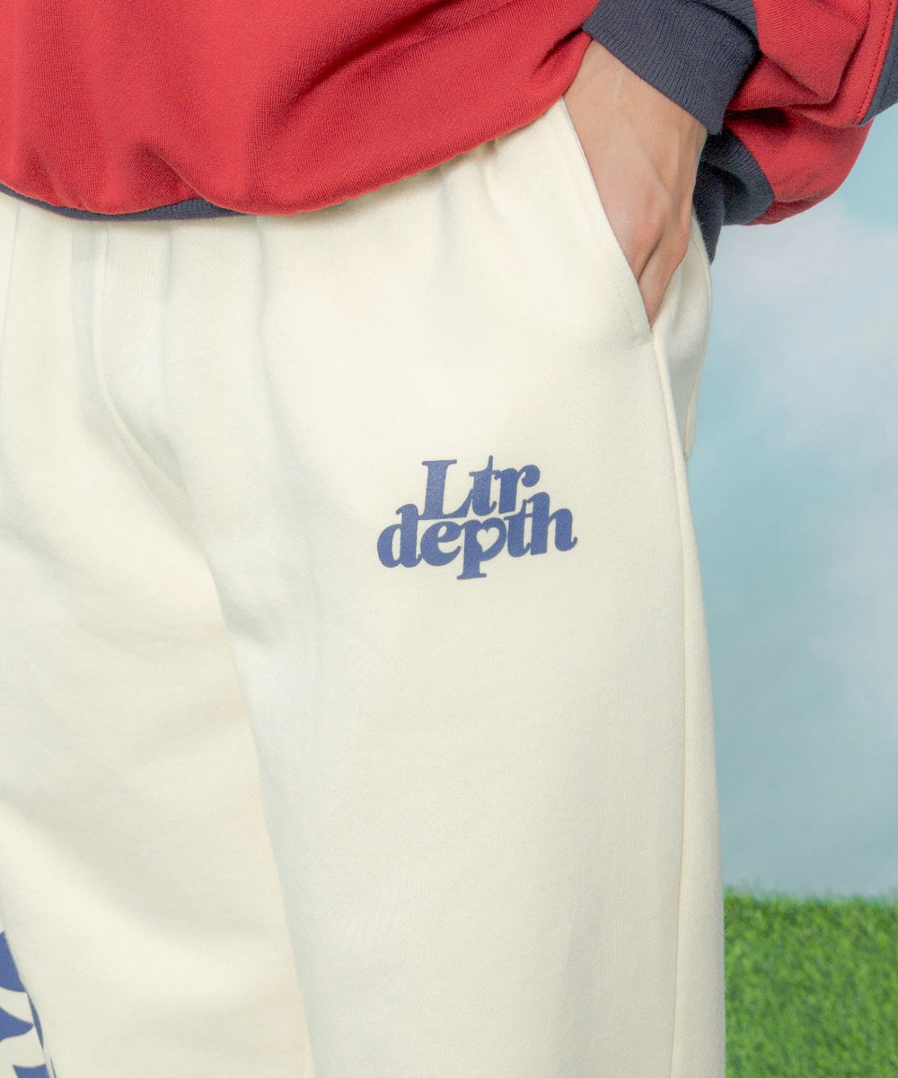 ホワイトアイボリー モデル：170cm L着用