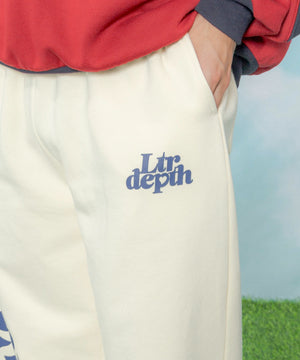 ホワイトアイボリー モデル：170cm L着用