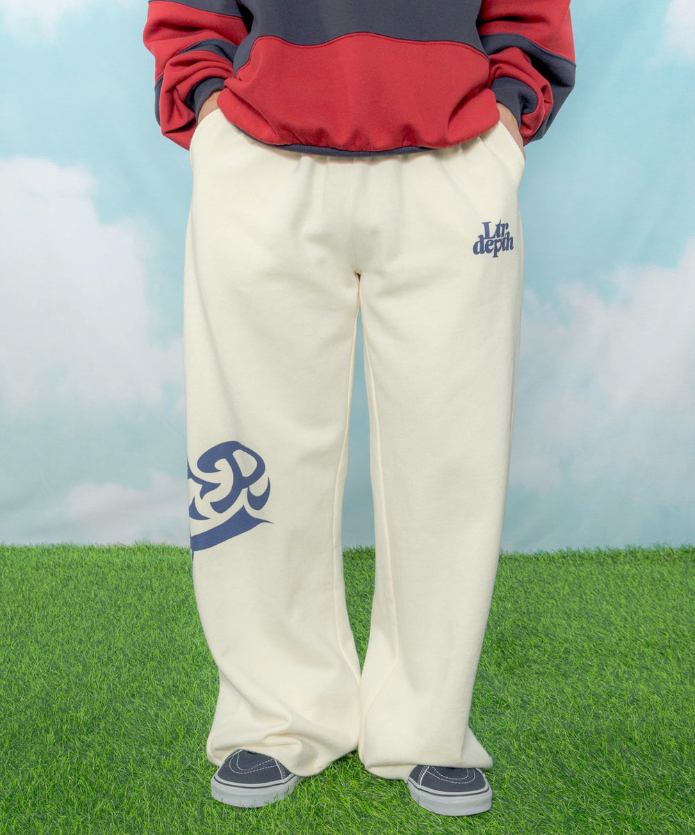 ホワイトアイボリー モデル：170cm L着用