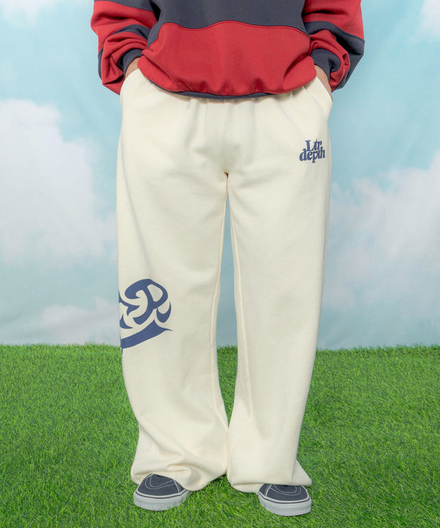 ホワイトアイボリー モデル：170cm L着用