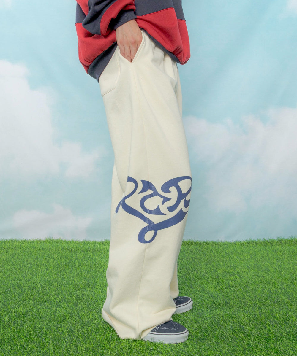 ホワイトアイボリー モデル：170cm L着用