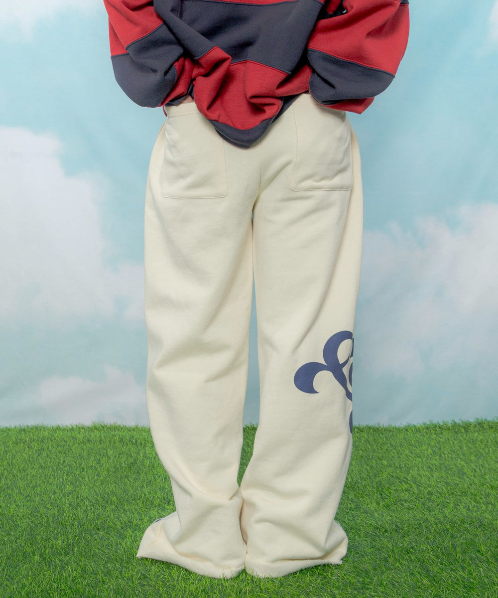 ホワイトアイボリー モデル：170cm L着用