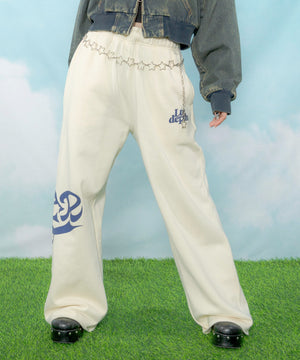 ホワイトアイボリー モデル：154cm M着用