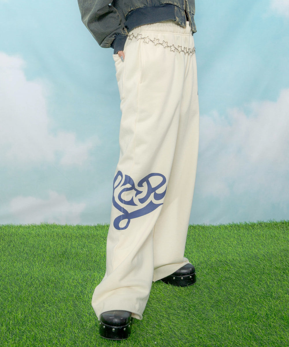 ホワイトアイボリー モデル：154cm M着用