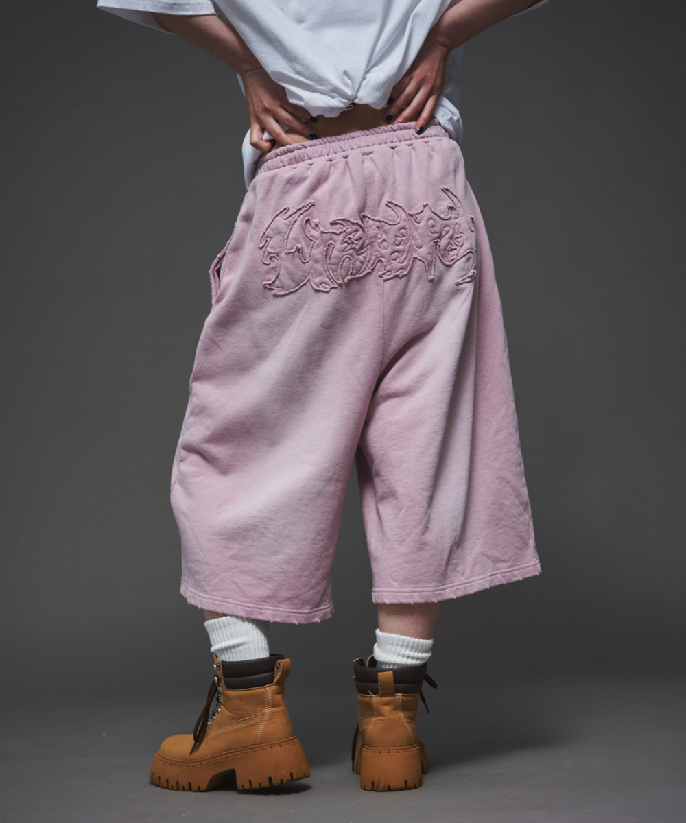 ピンク　モデル:165cm M着用