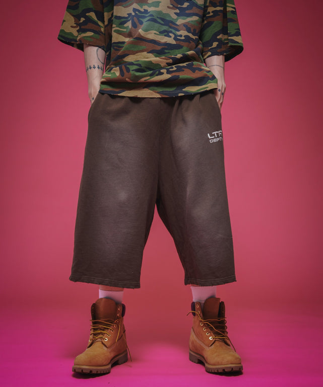 ブラウン　モデル:175cm L着用