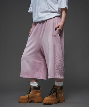 ピンク　モデル:165cm M着用